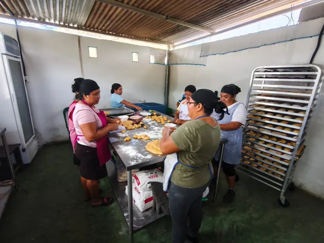 Elaboración de pan, Mujeres La Bendición, La Democracia. FAO · Unión Europea